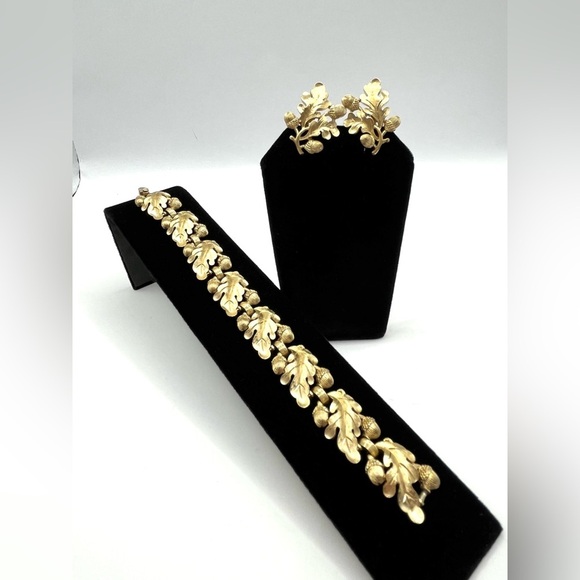 Vintage Crown Trifari Acorn and Oak Leaf Bracelet Earrings Set Alfred Philippe - Picture 1 of 14